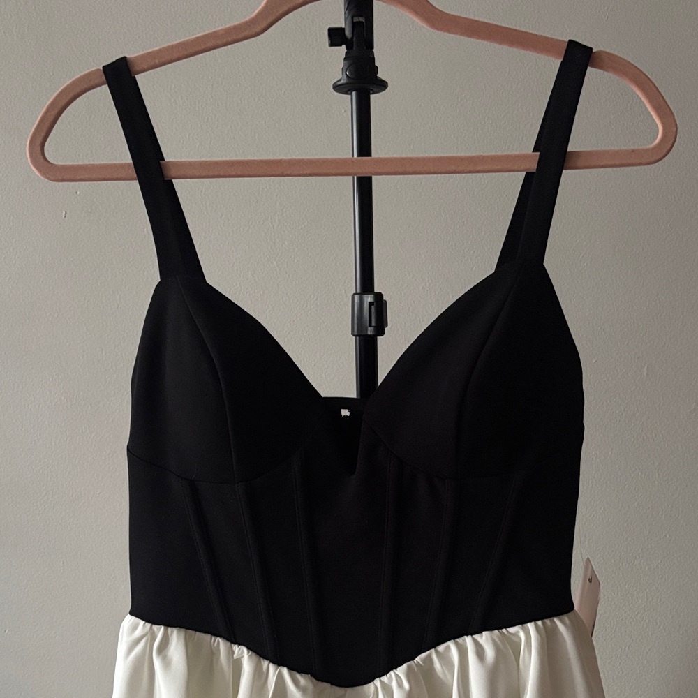 Chic Black and White Dress - Picture 4 of 8
